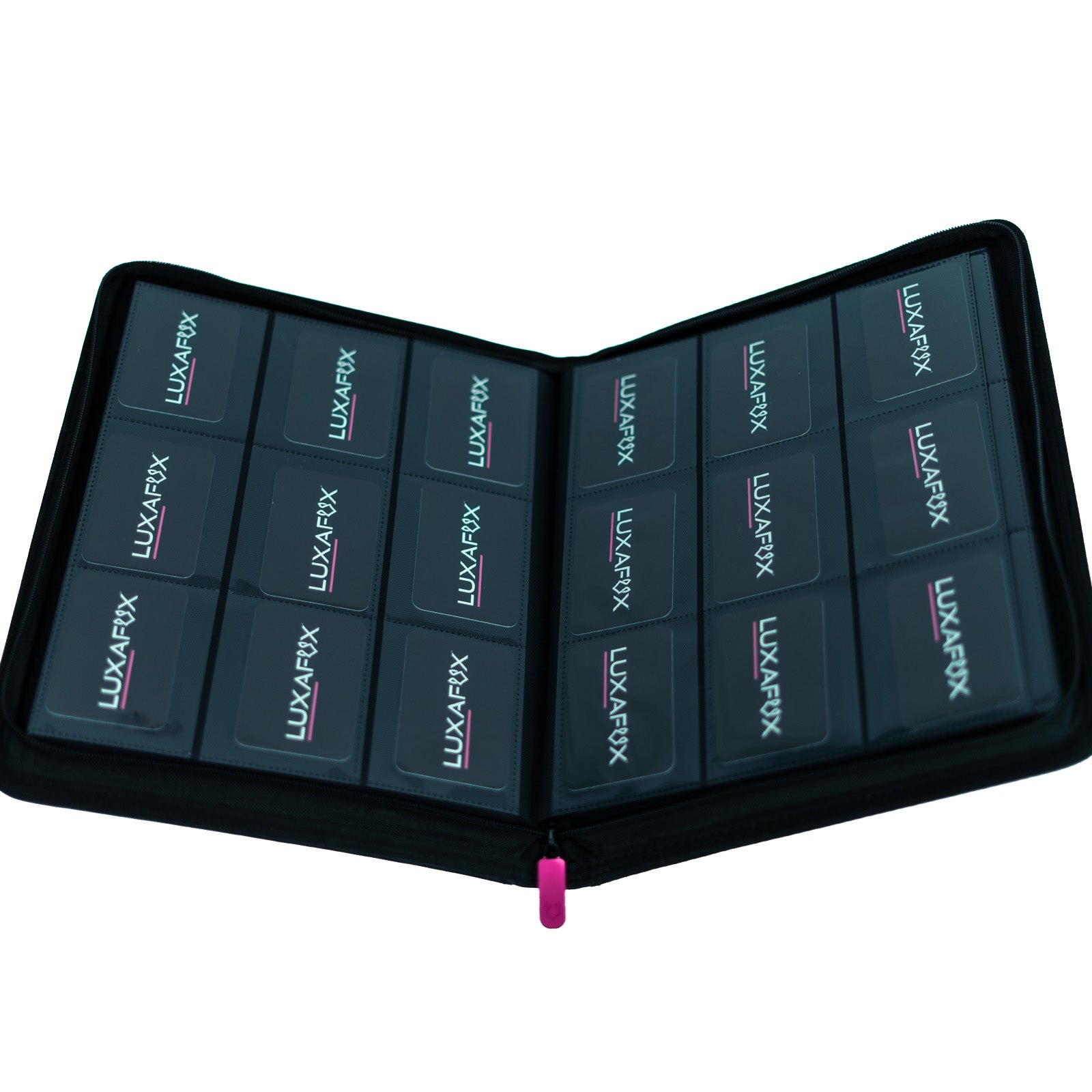 open Luxafox trading card binder met gevulde vakjes tegen witte achtergrond
