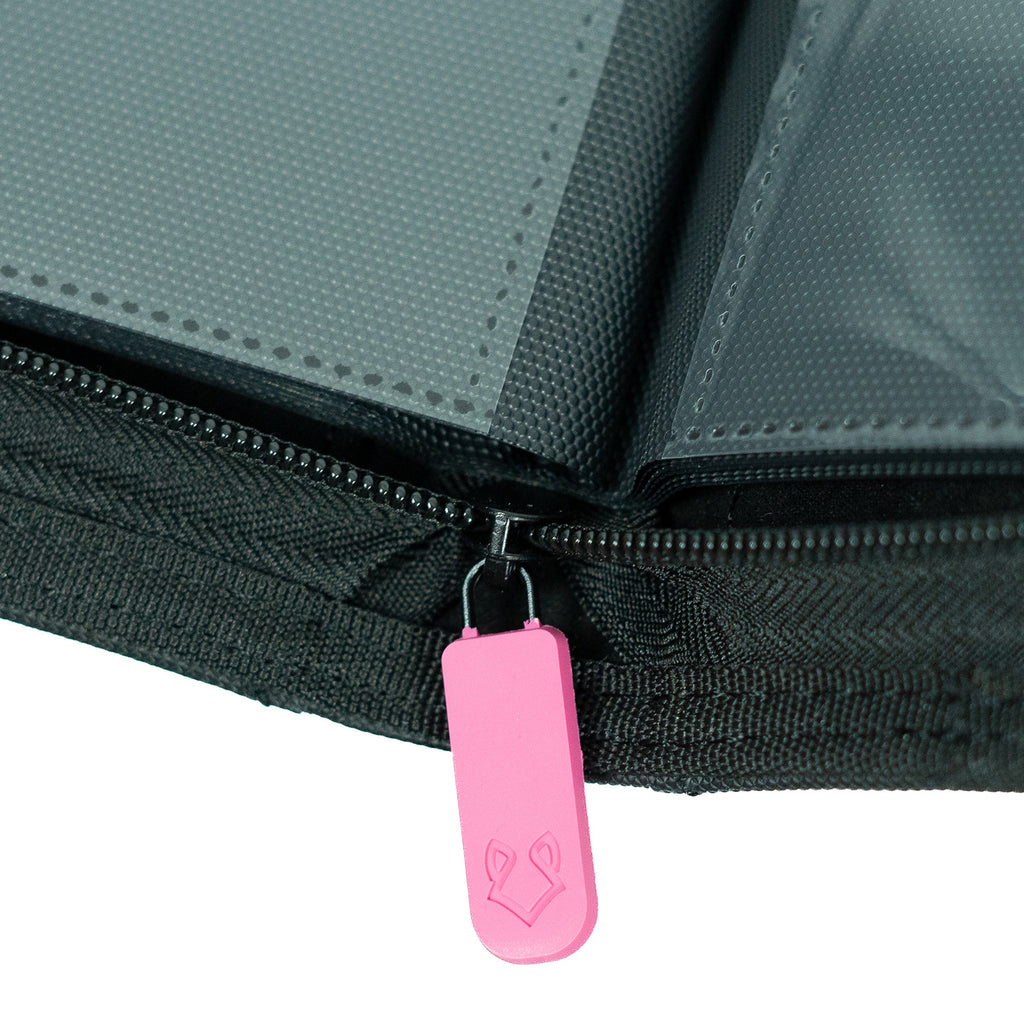 detail van de zwarte Luxafox trading card binder met roze ritssluiting
